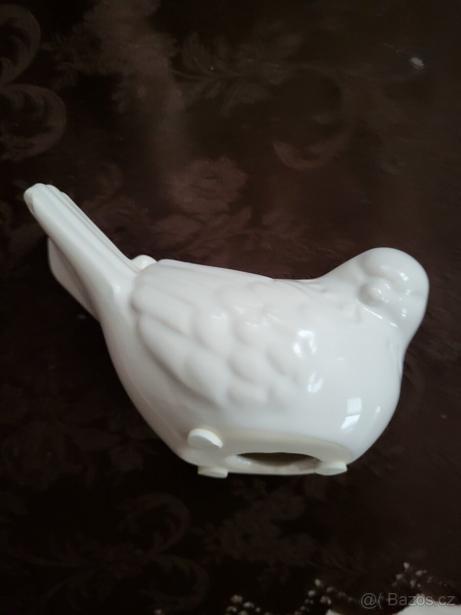 porcelánový ptáček