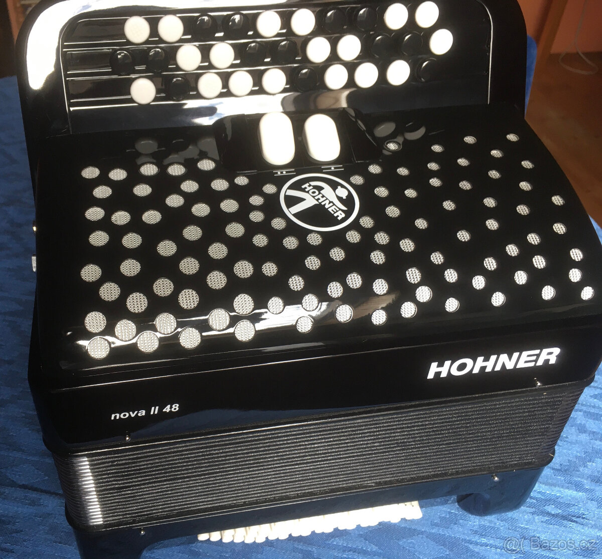 Knoflíkový akordeon Hohner Nova II 48, C systém