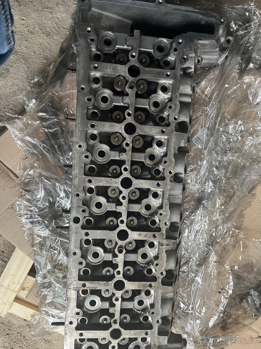 Hlava motoru BMW