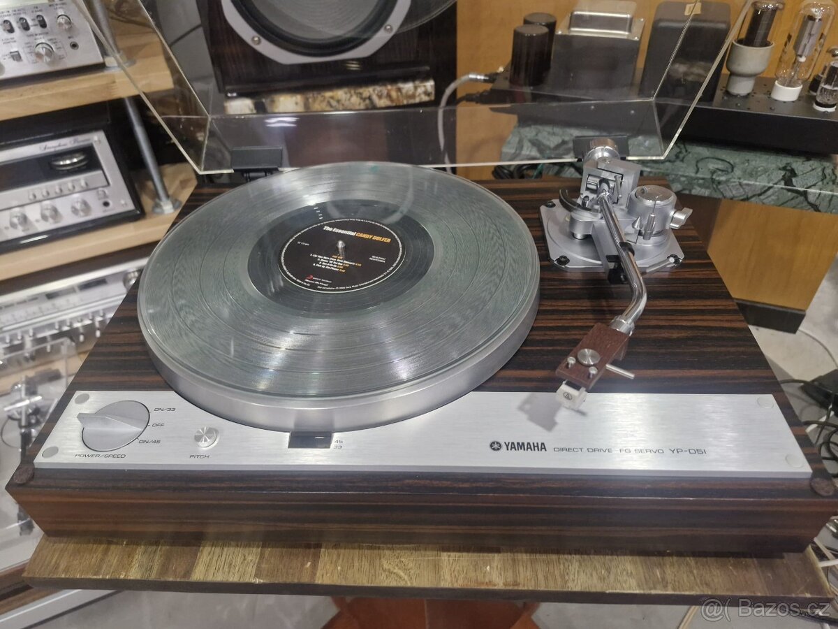 gramofon Yamaha Model YP-D 51