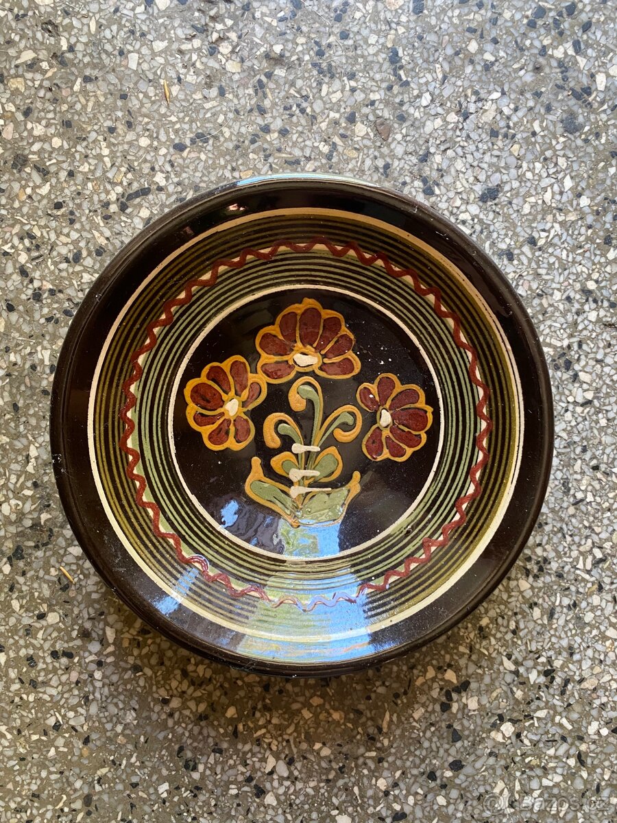 Keramický závěsný talíř