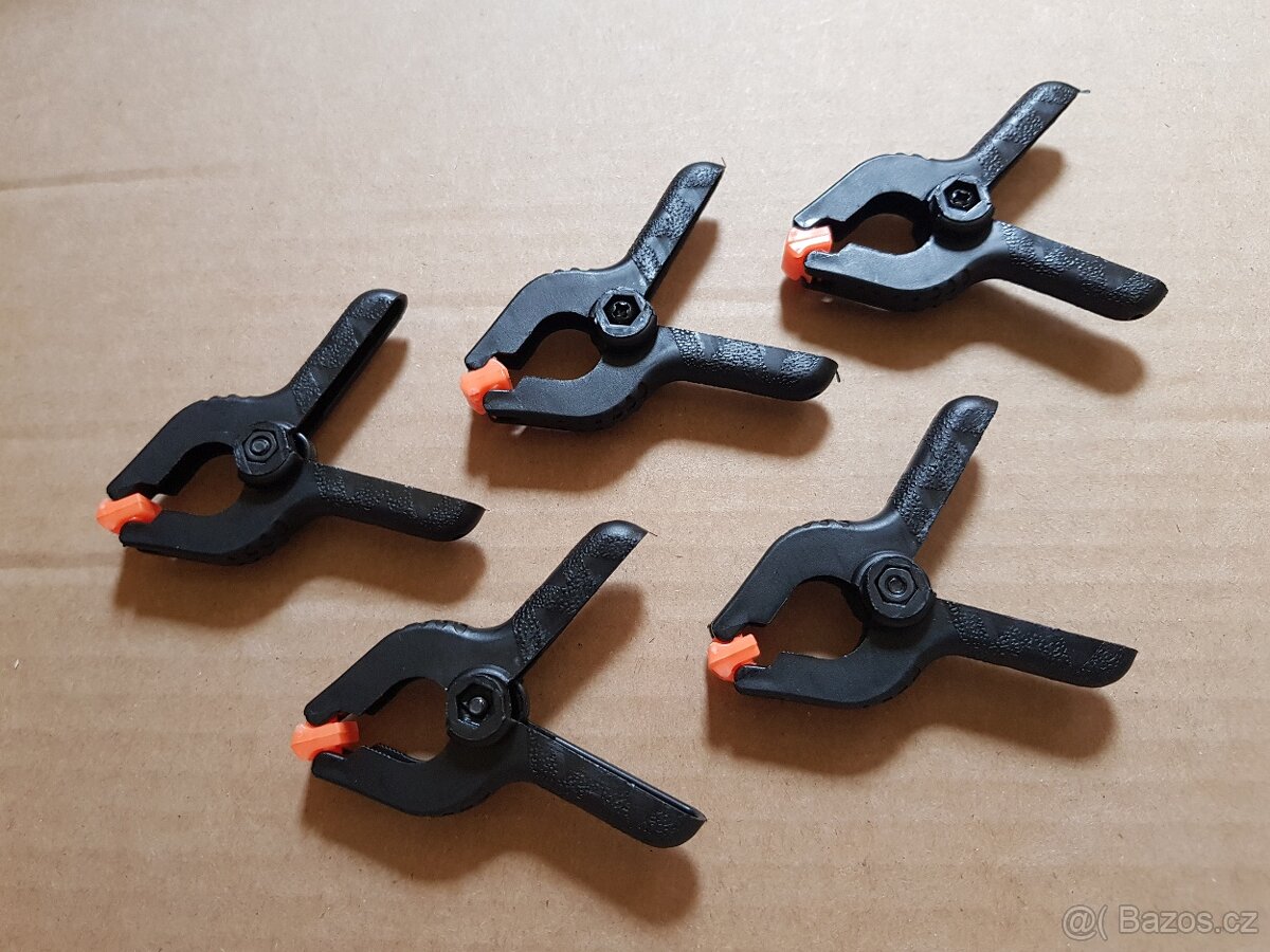 Rychlosvěrky malé pro modeláře a domácnost