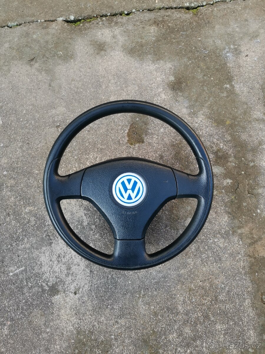 VW tříramenný volant