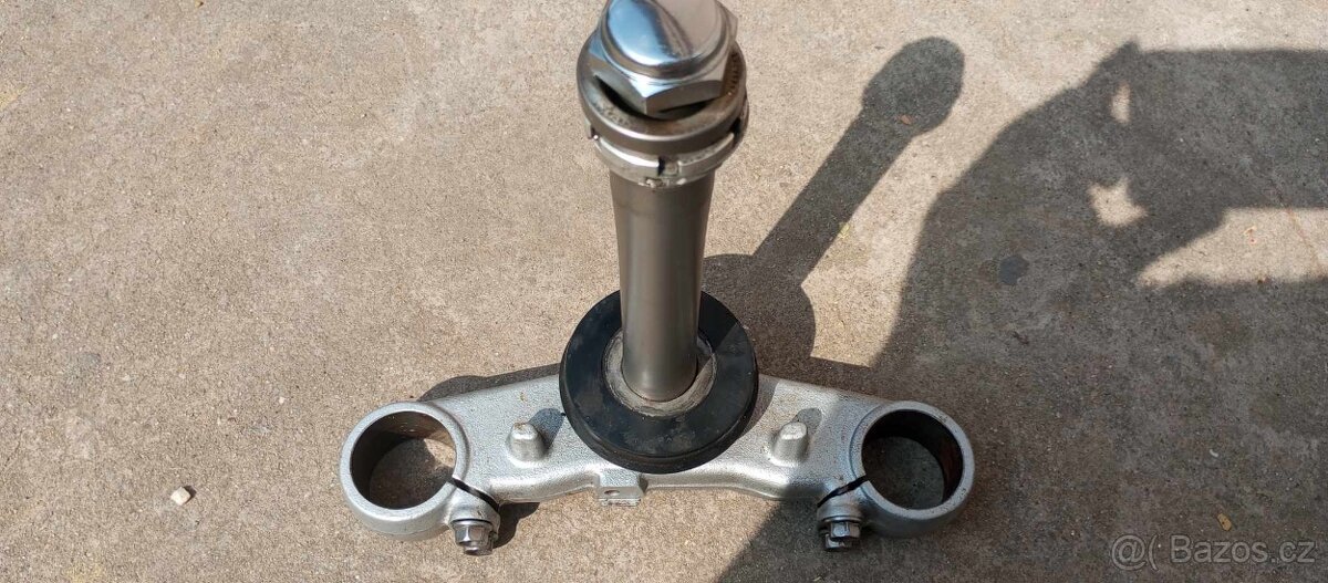 Spodní brýle předních tlumičů Suzuki SV650