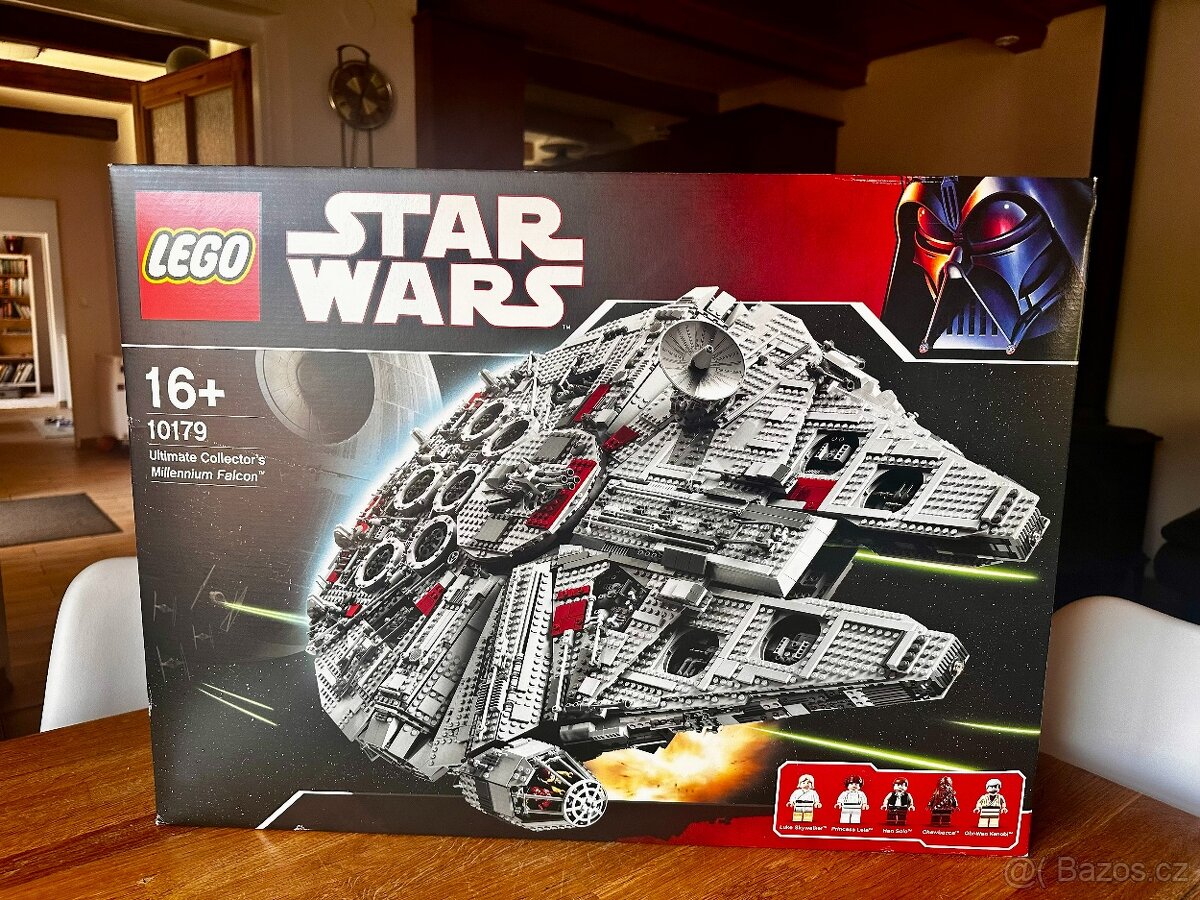 LEGO Star Wars 10179 UCS Millennium Falcon (2007)