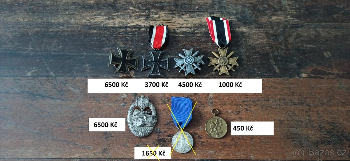 Medaile, vyznamenání, odznaky.