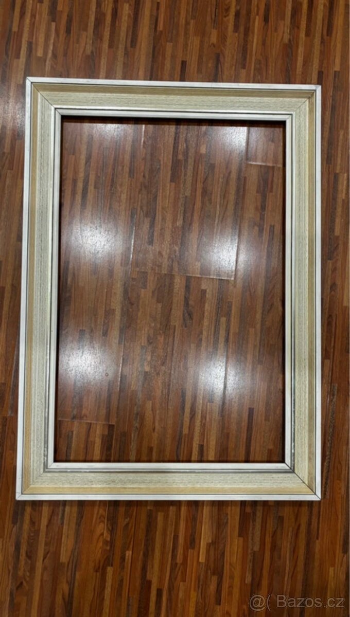 Dřevěný retro rám na obraz
