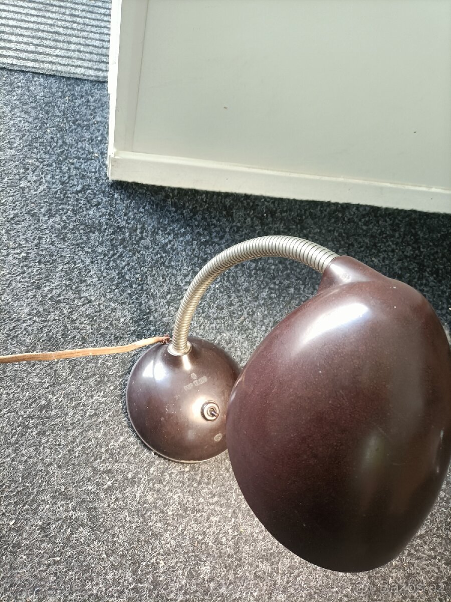 Bakelitova lampička