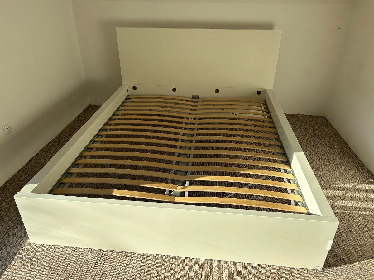 Rám postele IKEA MALM 160x200cm + 4 šuplíky.