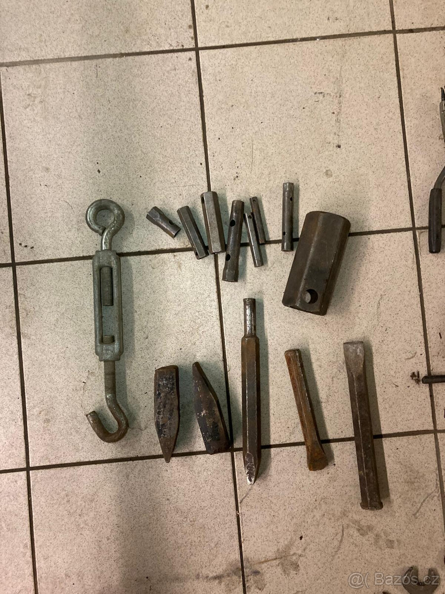 Nářadí / klíče / kleště / šroubováky /