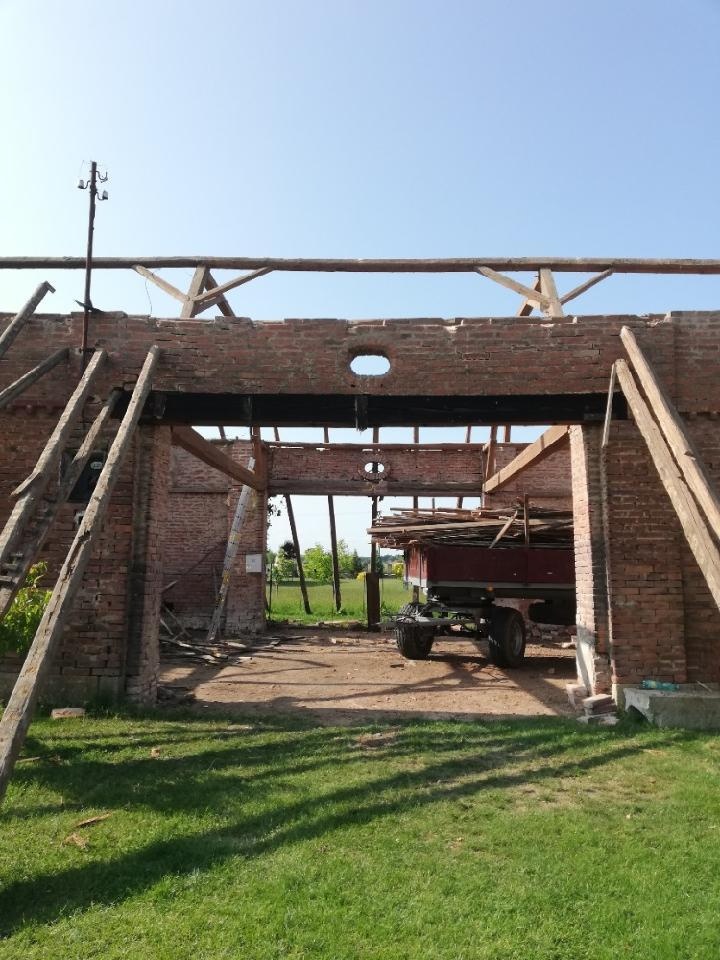 Staré trámy a rozebrání starých střech