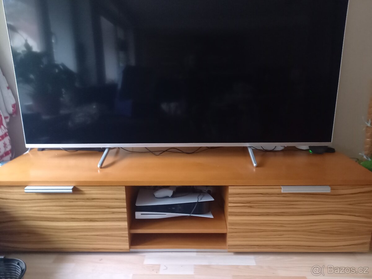 Skrinka pod TV