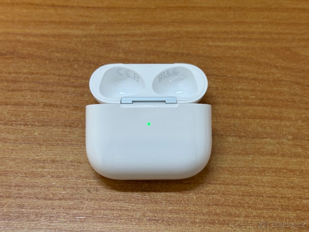 Apple AirPods 3 (2021) Magsafe nabíjecí pouzdro