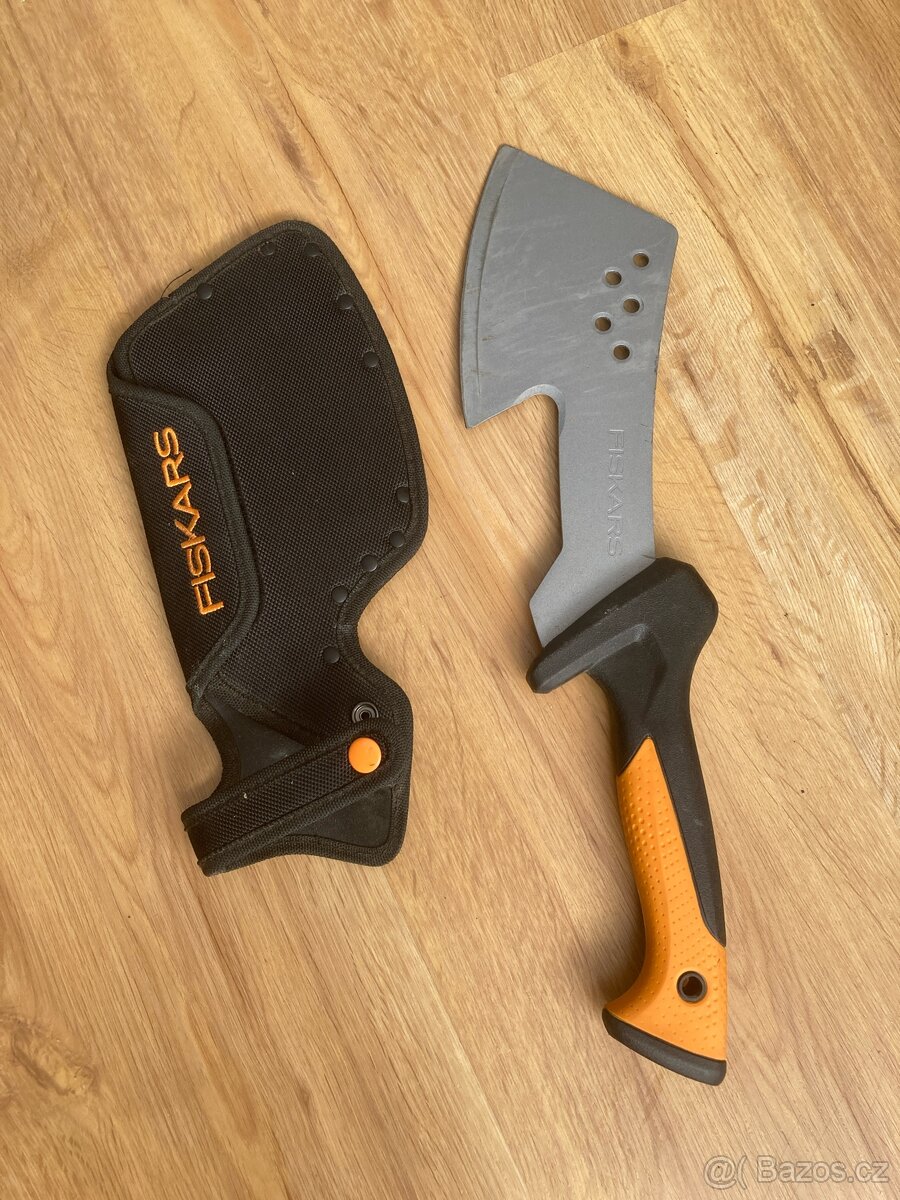Mačetová sekera Fiskars