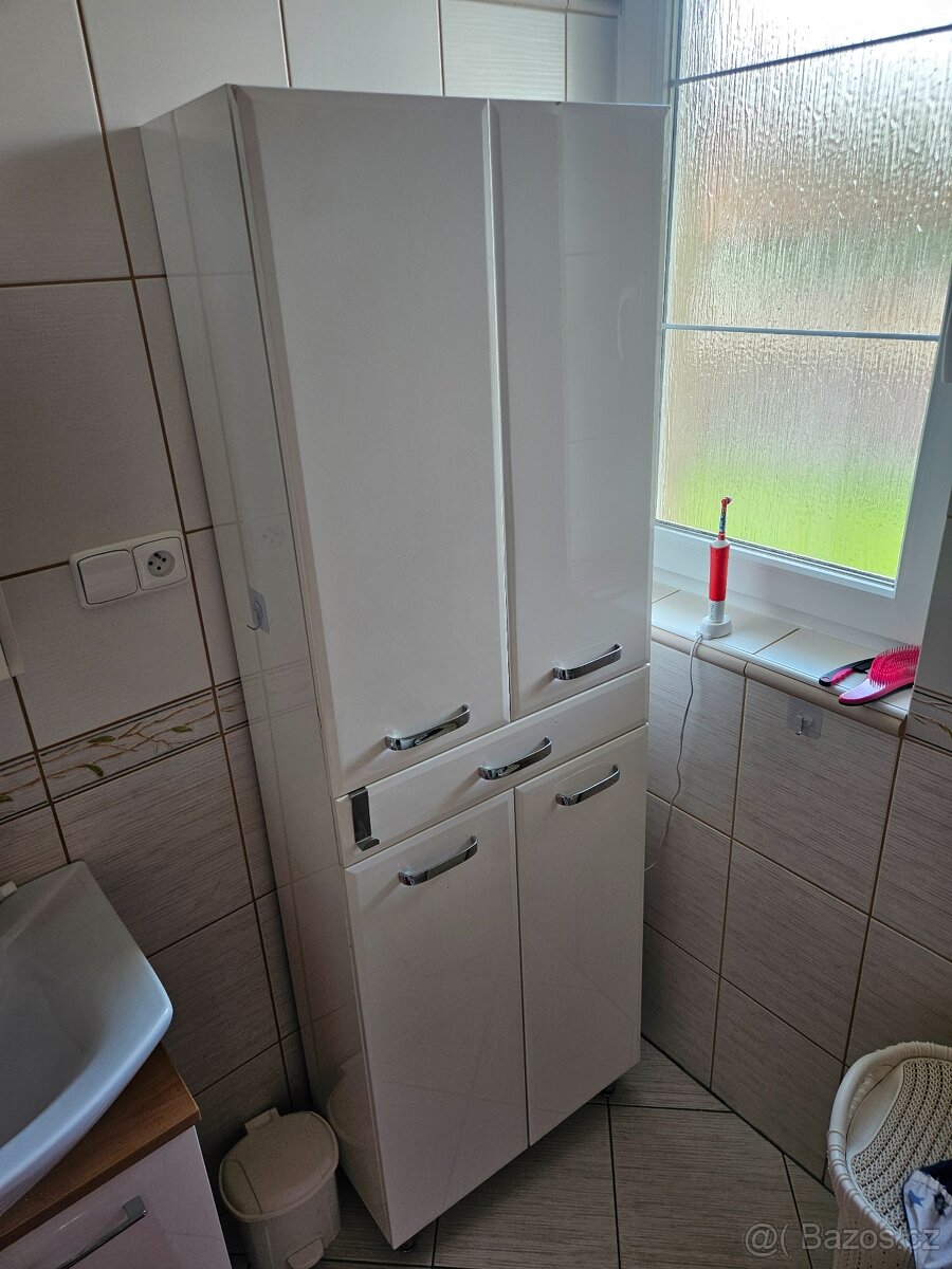 Koupelnova skříňka