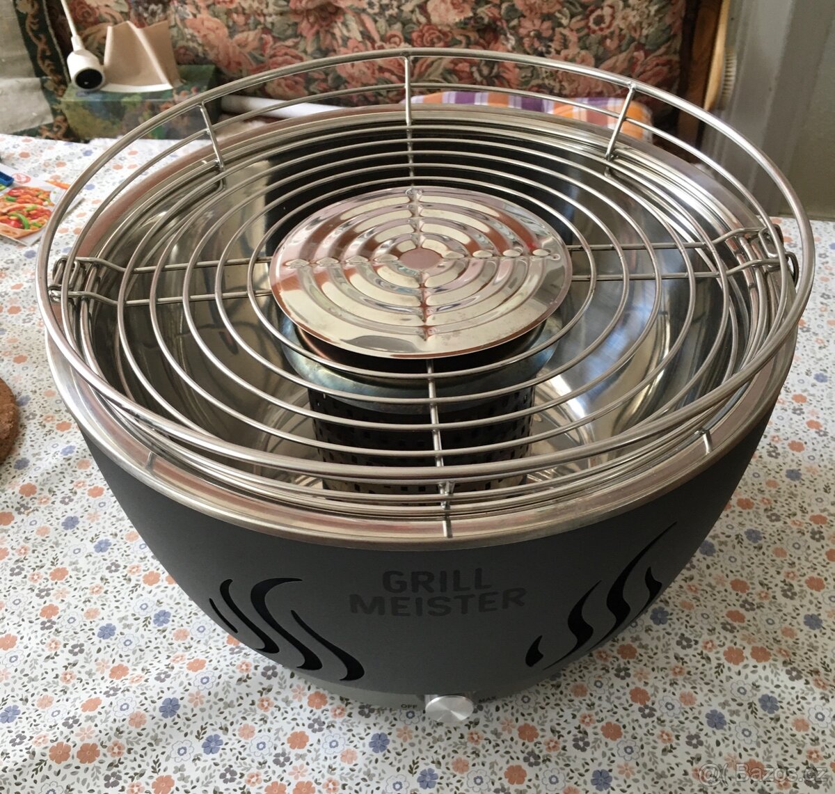 Stolní gril na dřevěné uhlí grillmaster