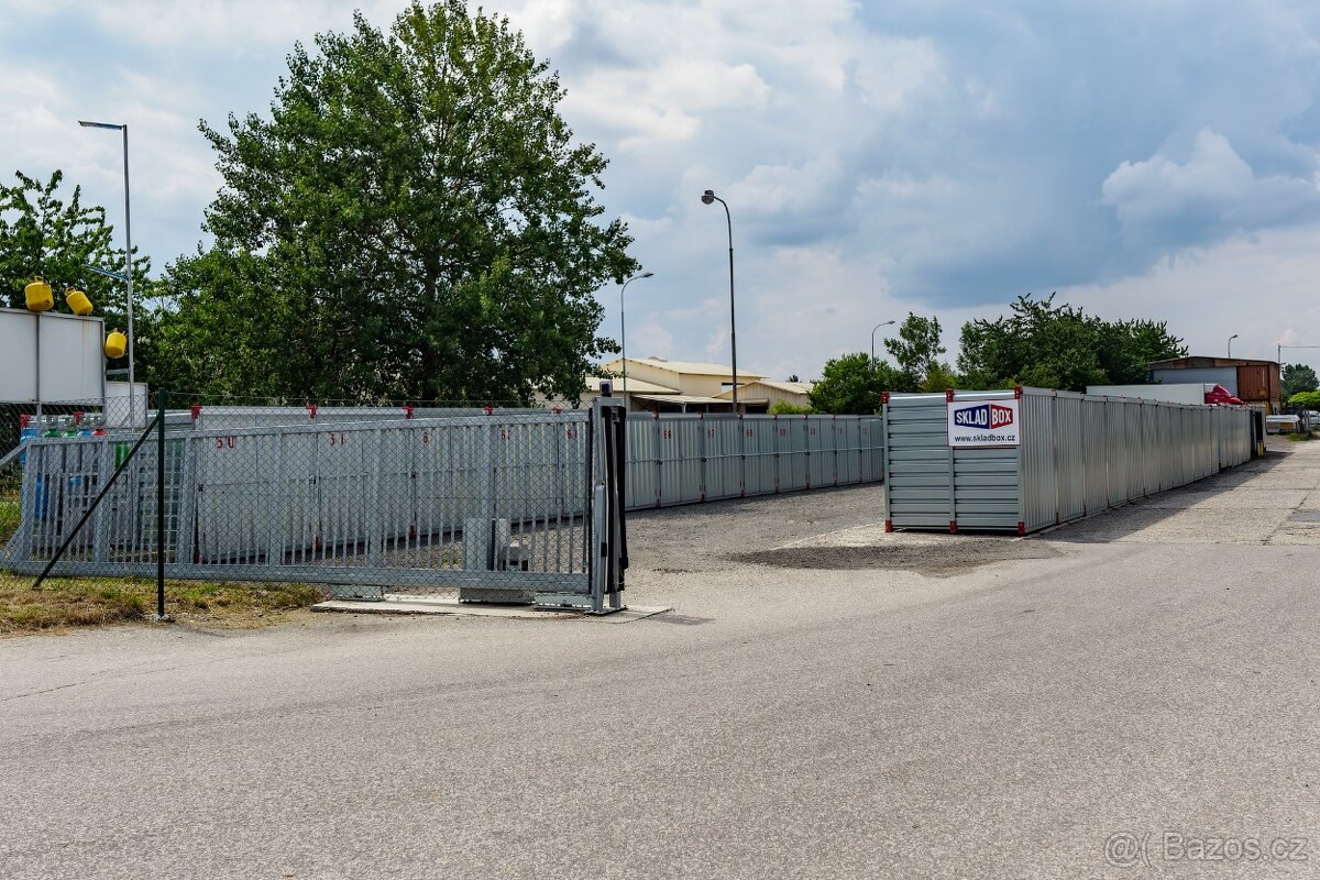 Samoobslužný skladovací box místo garáže v Olomouci