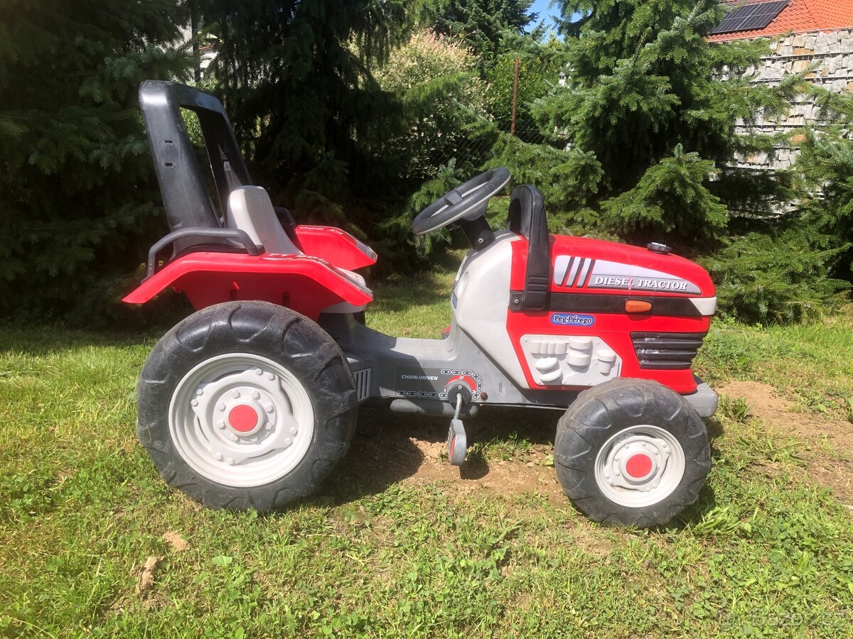 PEG PÉREGO Šlapací traktor