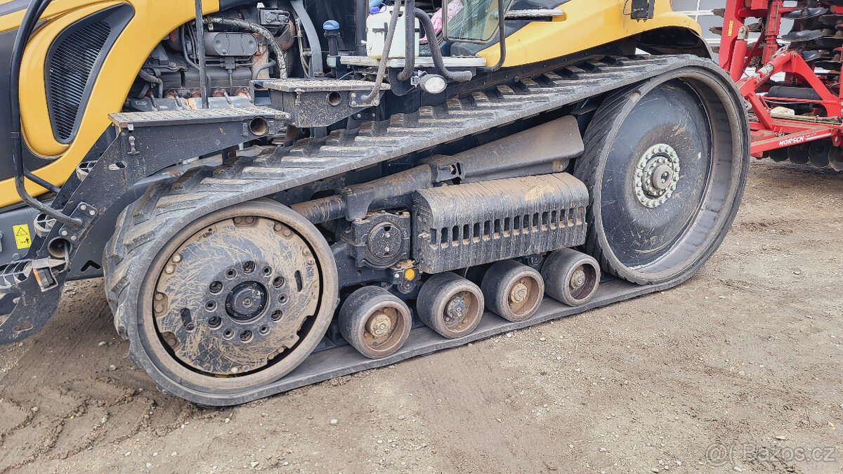 Pásy na traktor Challenger