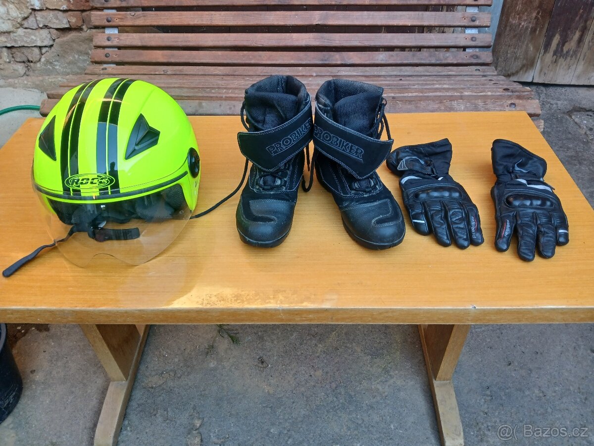 Moto oblečení po ženě
