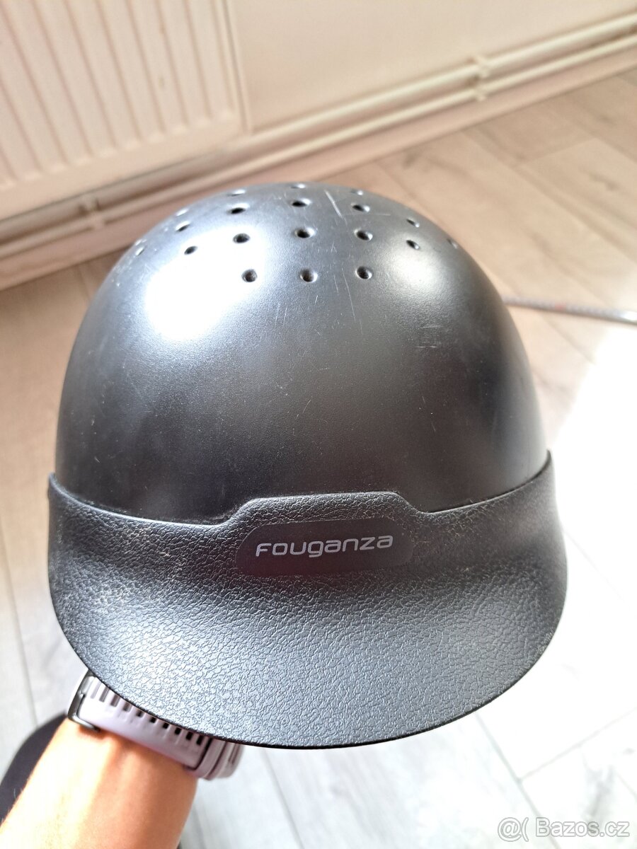 Jezdecké potřeby- přilba