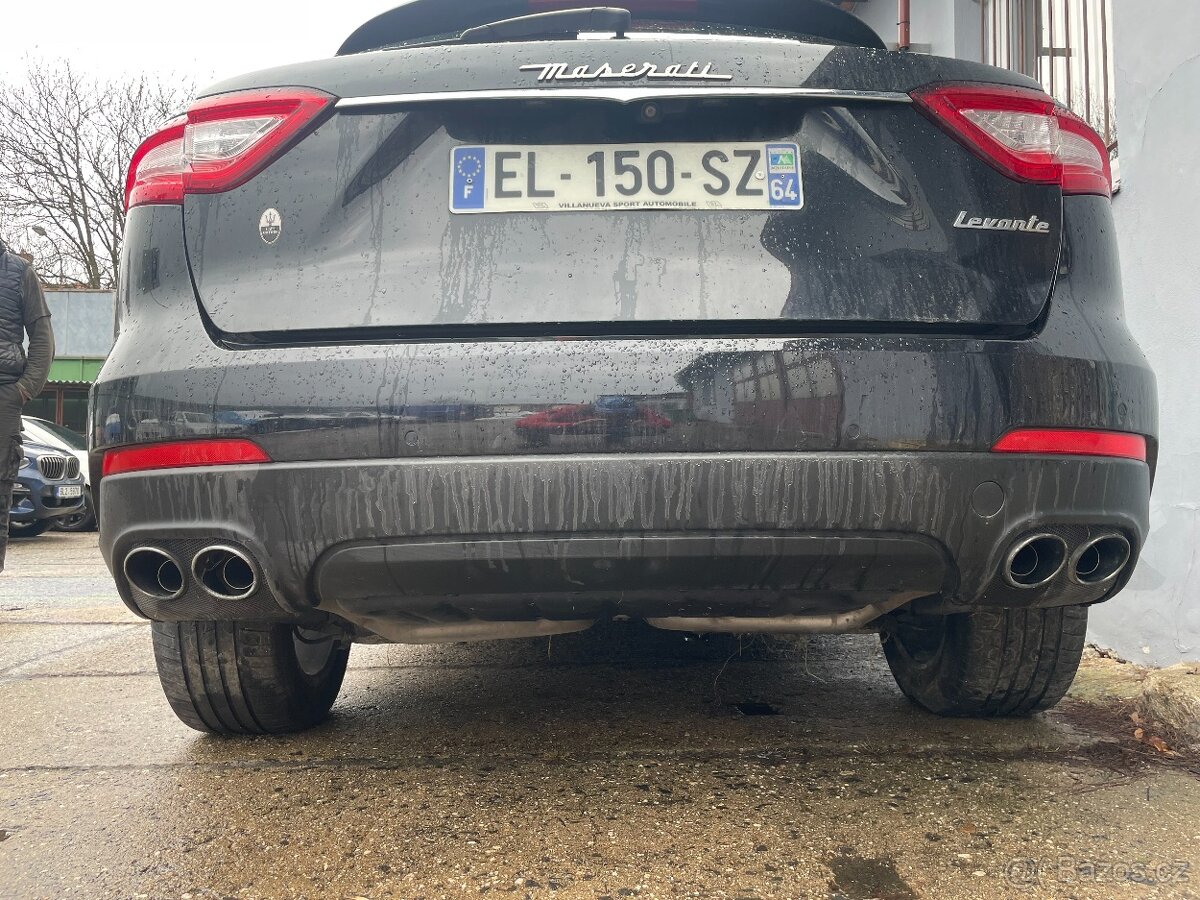 Maserati levante zadni naraznik + koncovky