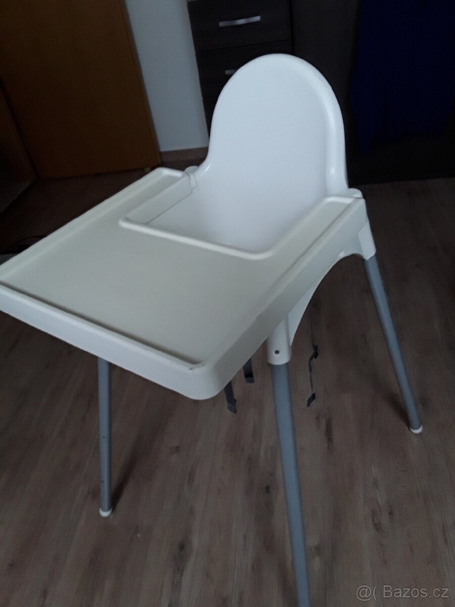Dětská jídelní židlička s polštářkem