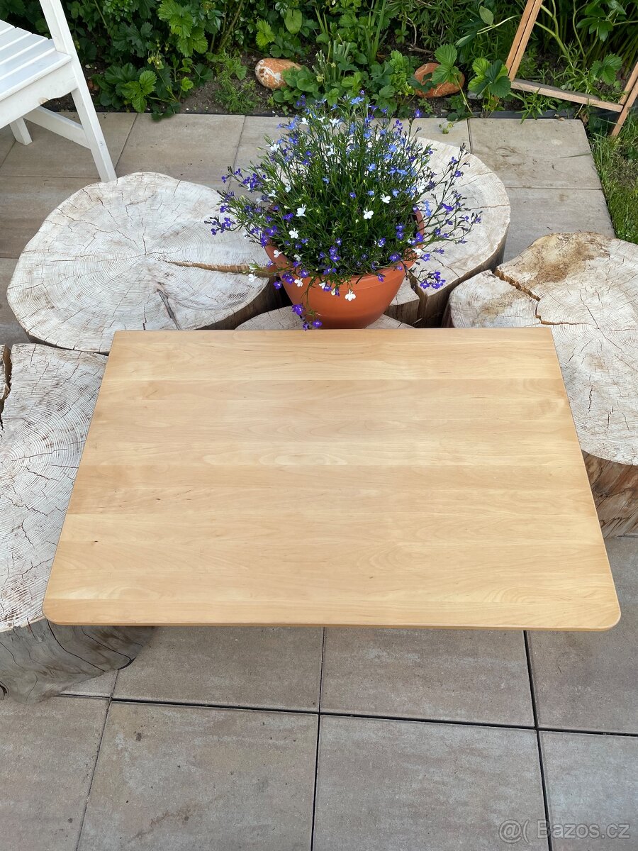 Jídelní stůl na stěnu