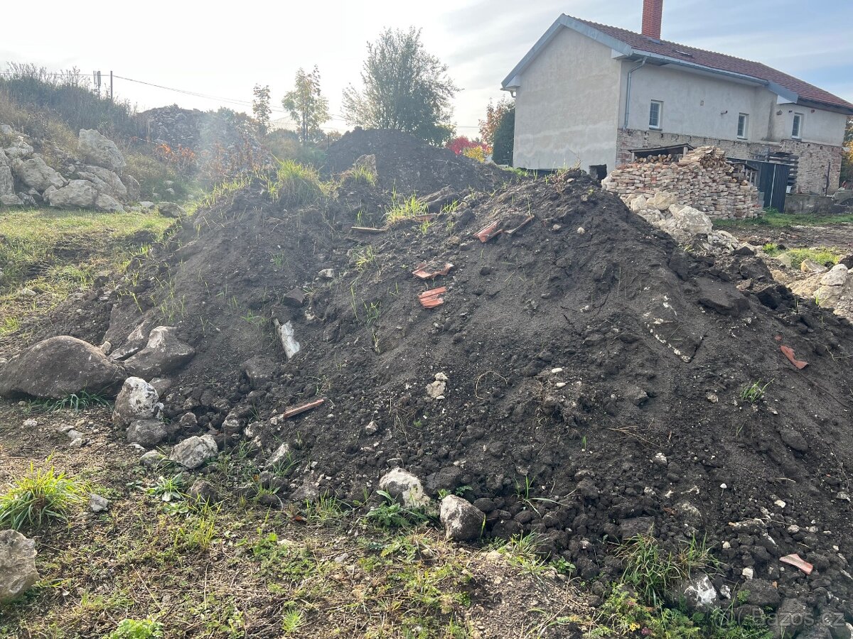 Hlína/zemina na dorovnání terénu
