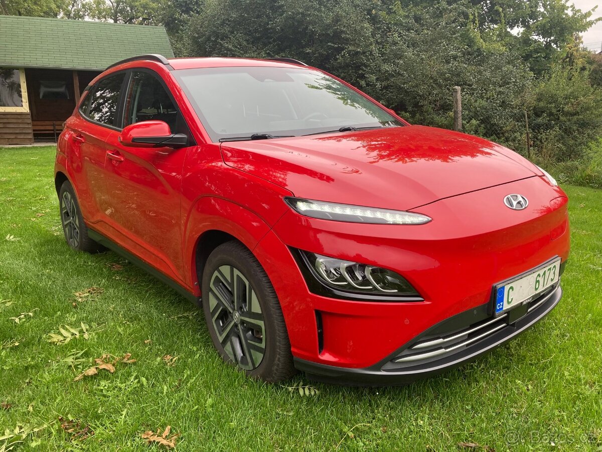 HYUNDAI KONA PREMIUM ROK 2022 BATERIE 64 kWh