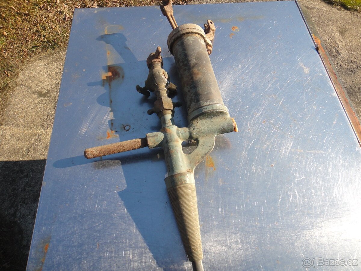 Stará mosazná pípa