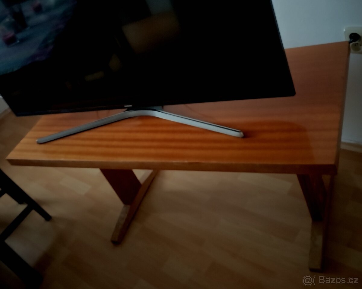 Televizní – konferenční stolek
