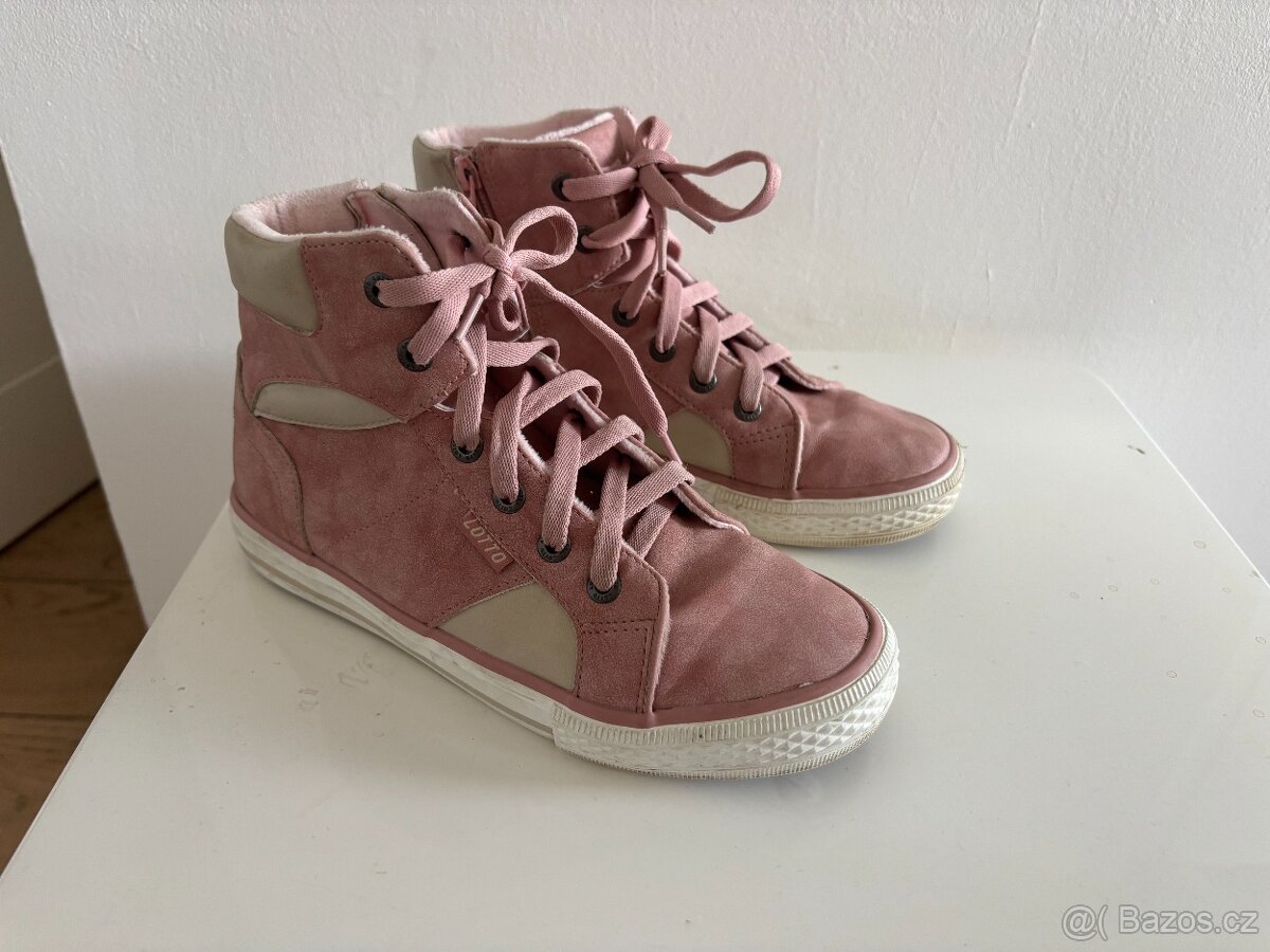 Prodám růžové kotníkové boty Lotto 34/225 mmm