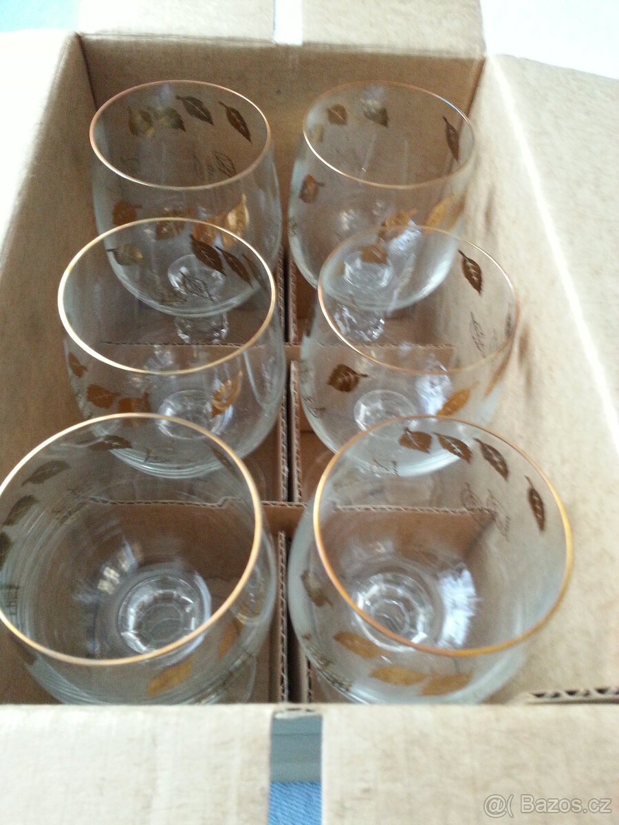 Skleničky na víno