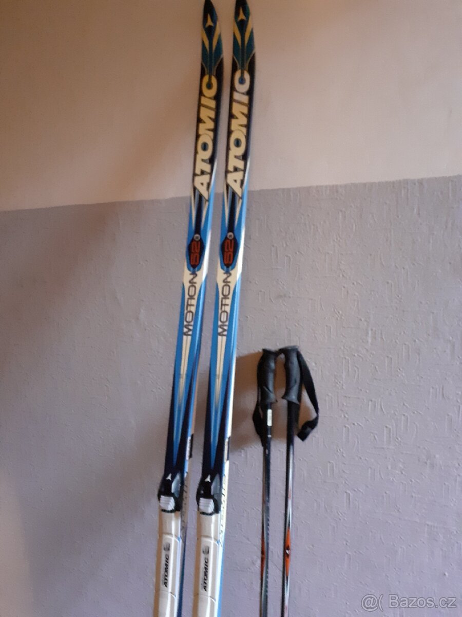 Běžky Atomic s húlkami