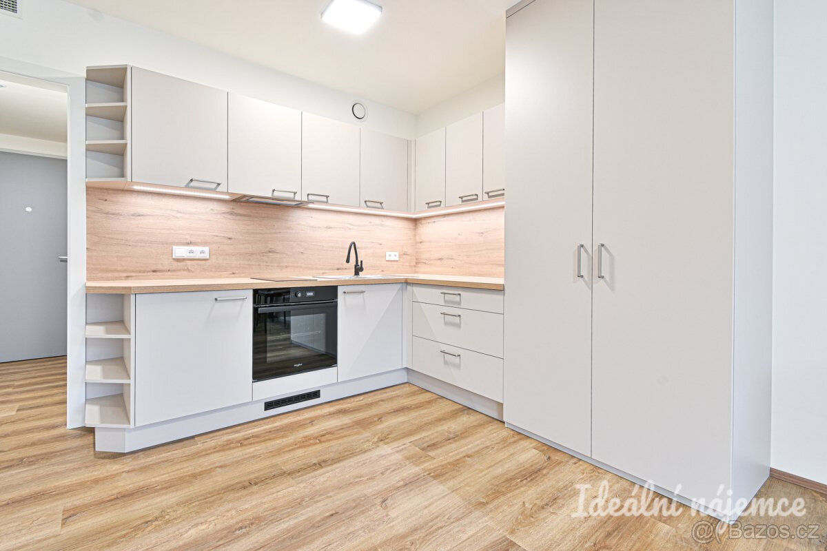 Podnájem bytu 1+kk, Bystrcká, Brno-Komín, 17.800 Kč/měsíčně,