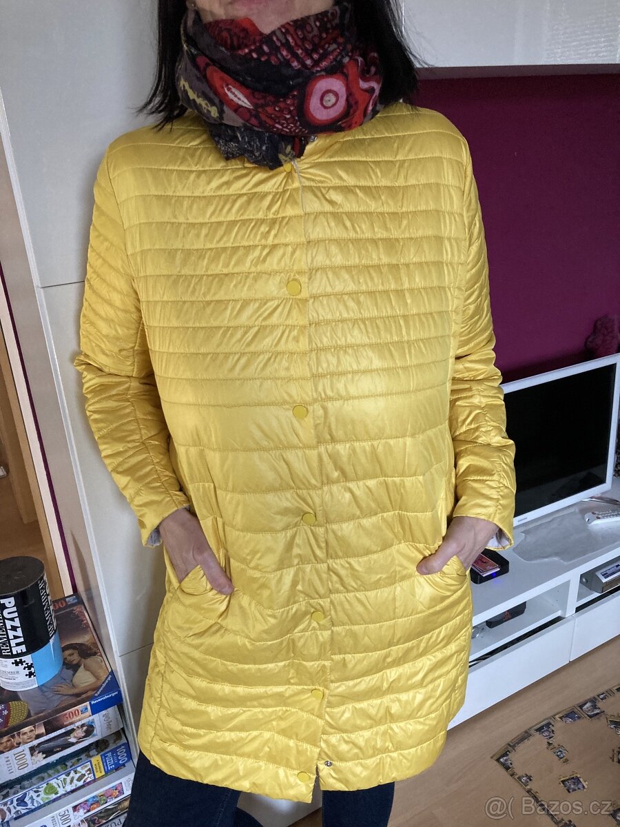 žlutý prošívaný kabát Reserved vel. 42