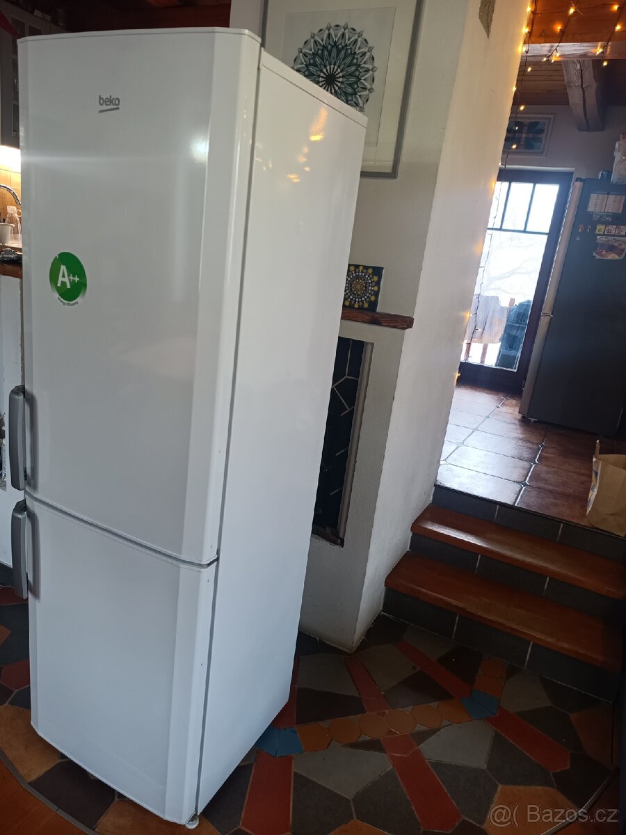 Lednice s mrazákem Beko