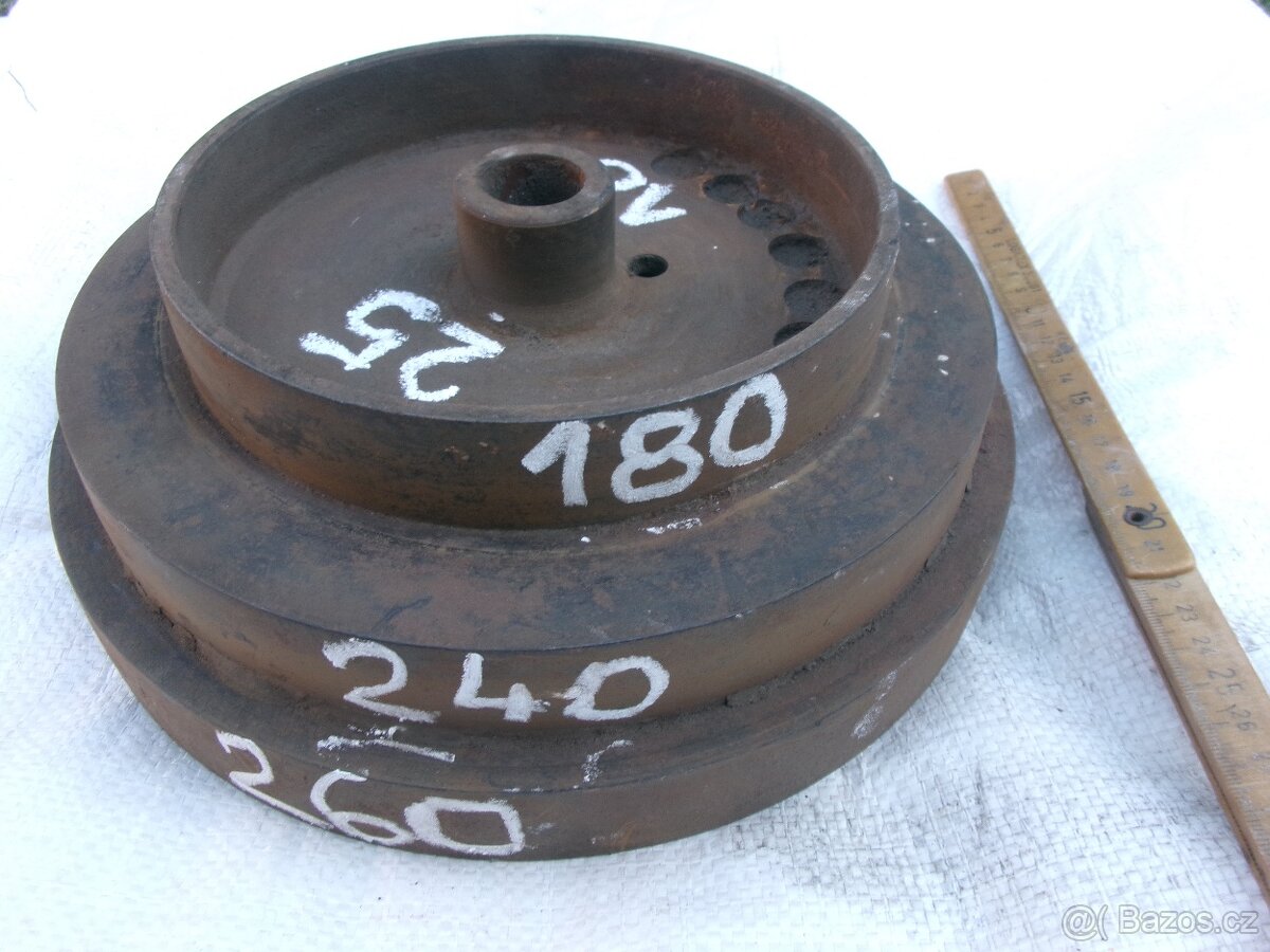 prodám staré litinové řemenice na plochý řemen.....