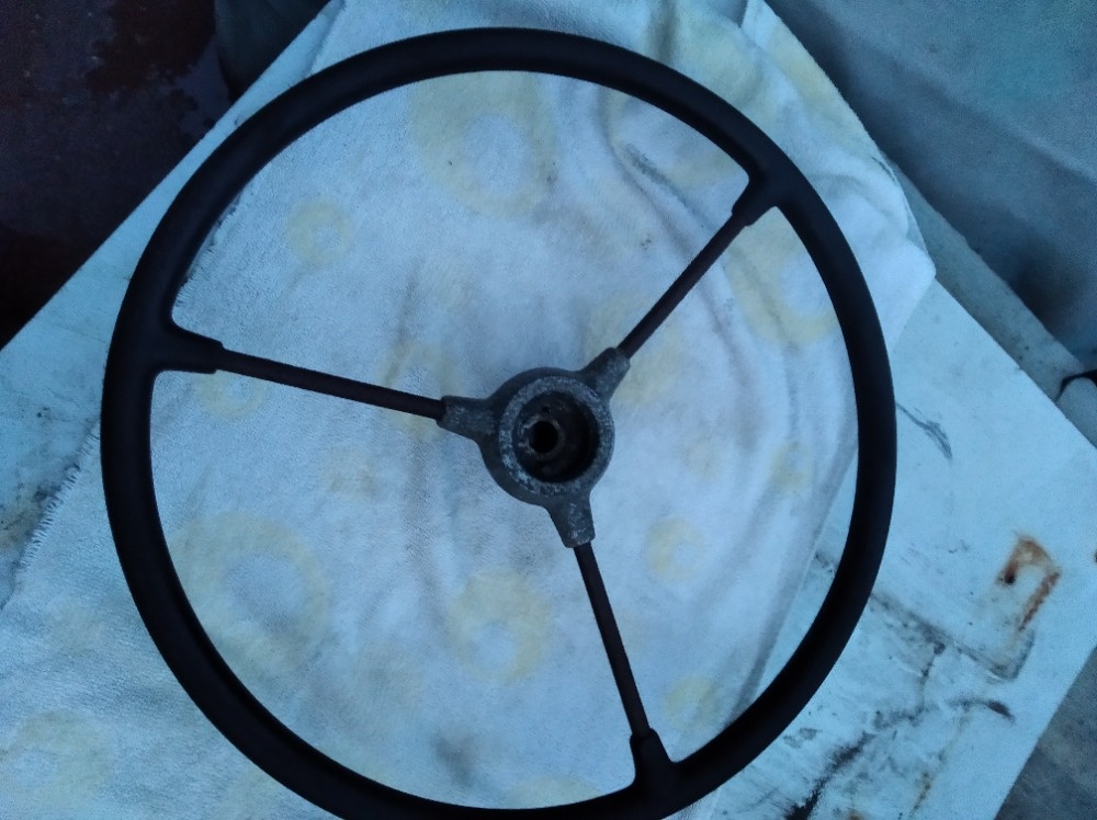 Prodám krásný nepopraskaný volant na ZETOR25