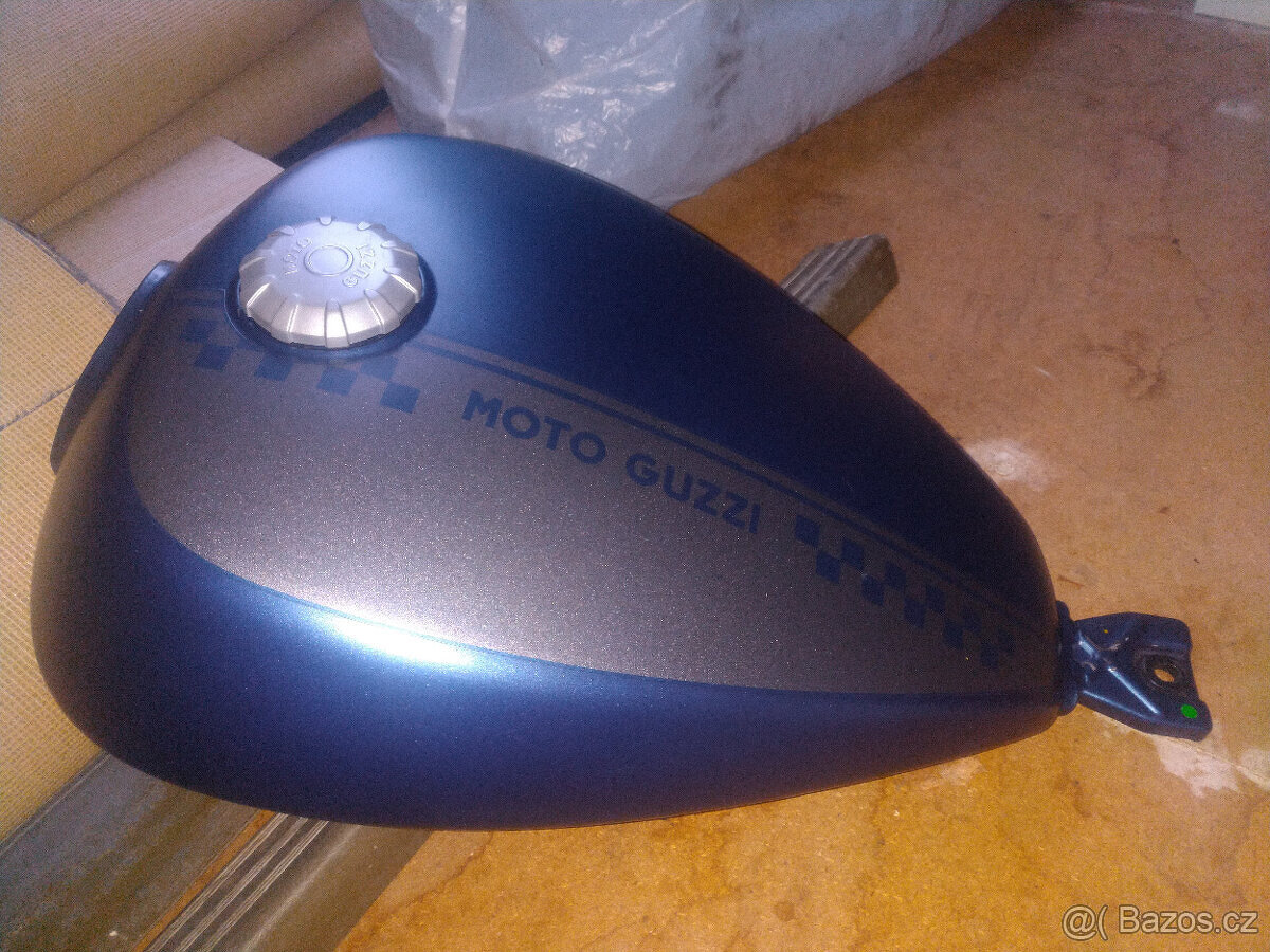 Moto Guzzi V9 Bobber/Roamer – nádrž, sedlo, blatník