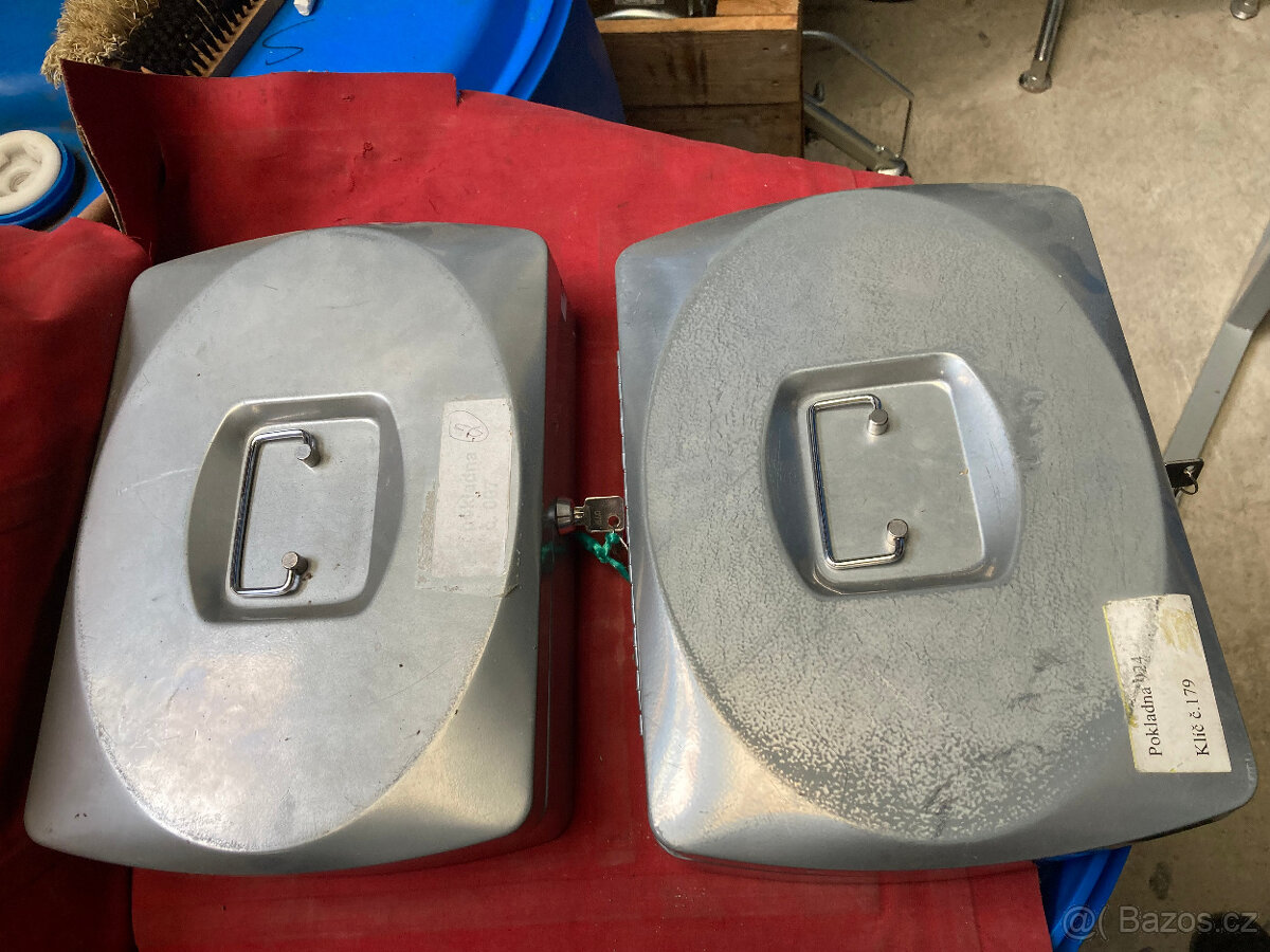 Pokladnička, trezorek, kasička, dva kusy za 500 k s poštou