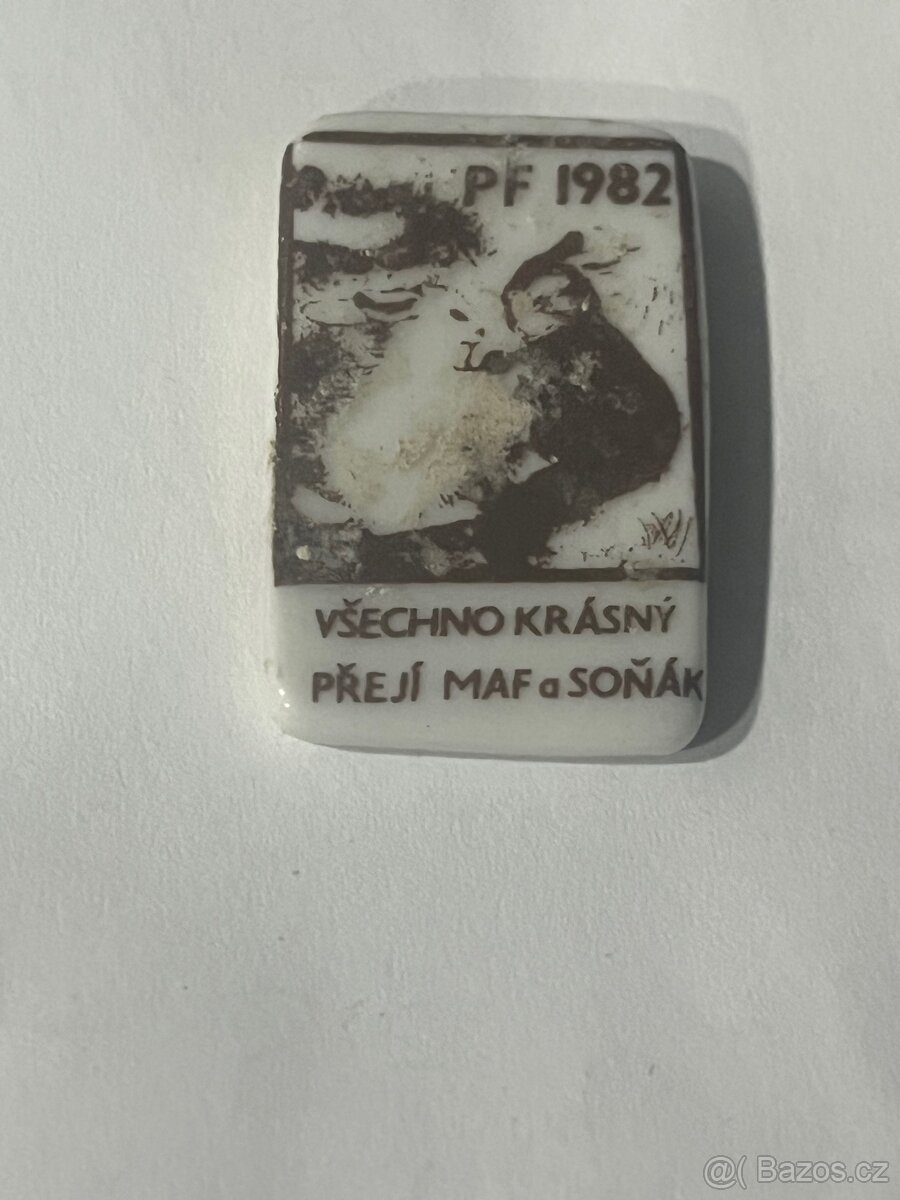 Starý porcelánový odznak,