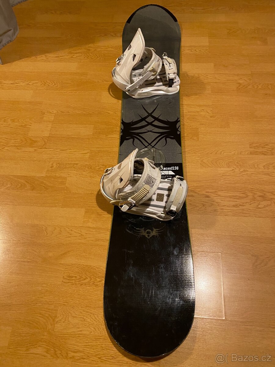 Snowboard velikost 159 cm s vázáním