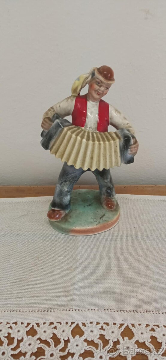 Biscuit soška harmonikář