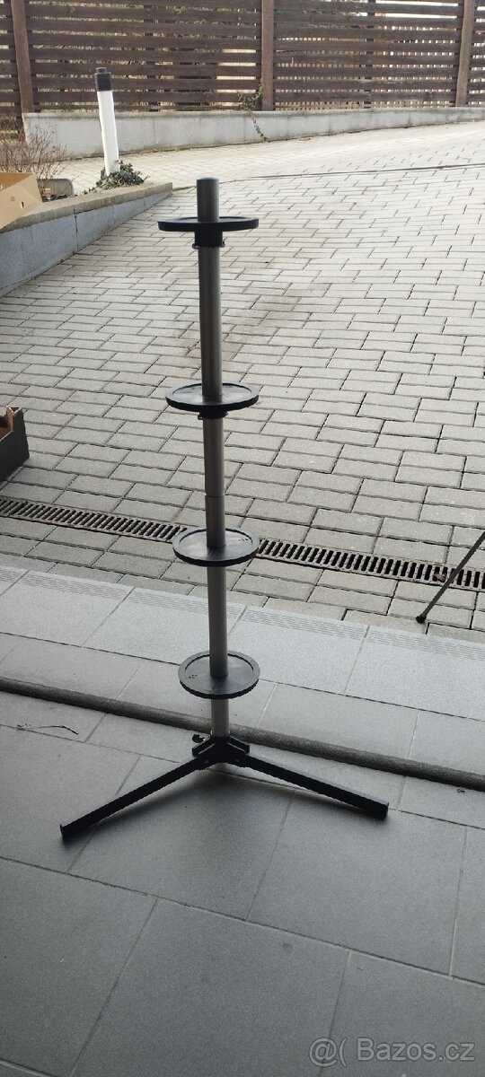 Stojan na pneumatiky