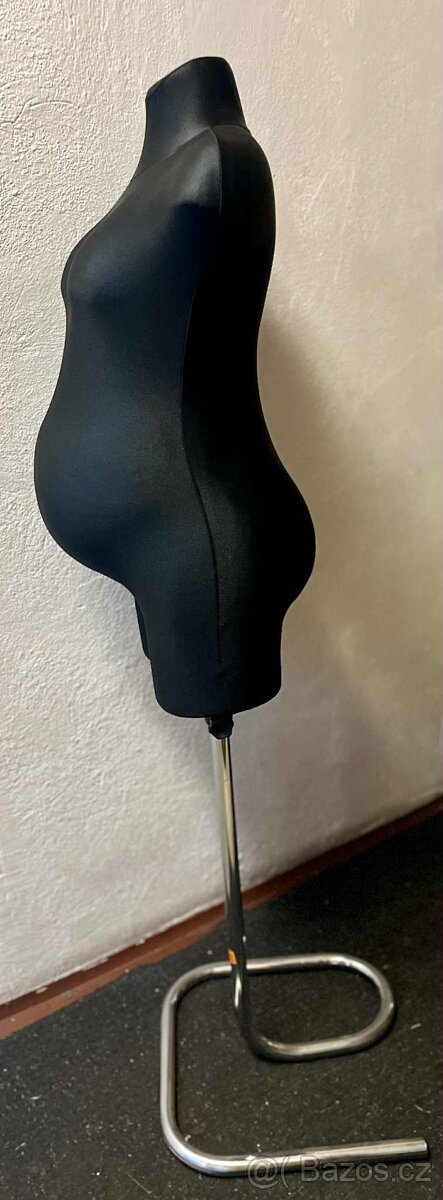 Figurína těhotné ženy