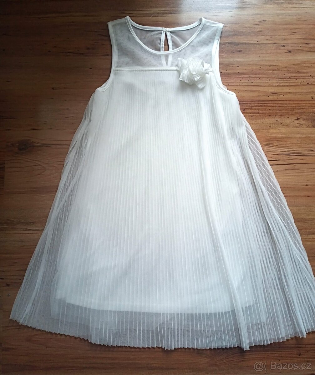 Nové bílé plísované šaty