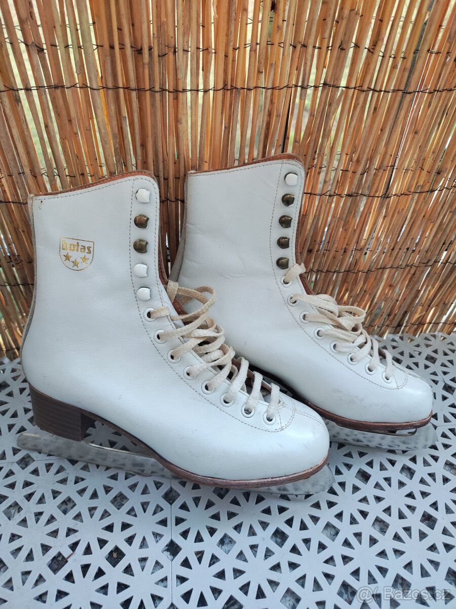 Dámské klasické bílé brusle Botas 25