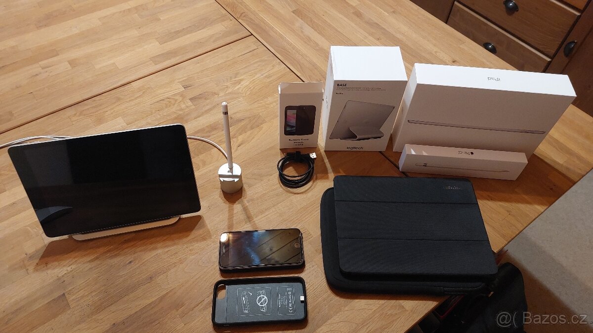 iPad 9 + Apple Pencil + 2x Dokovací stanice + příslušenství